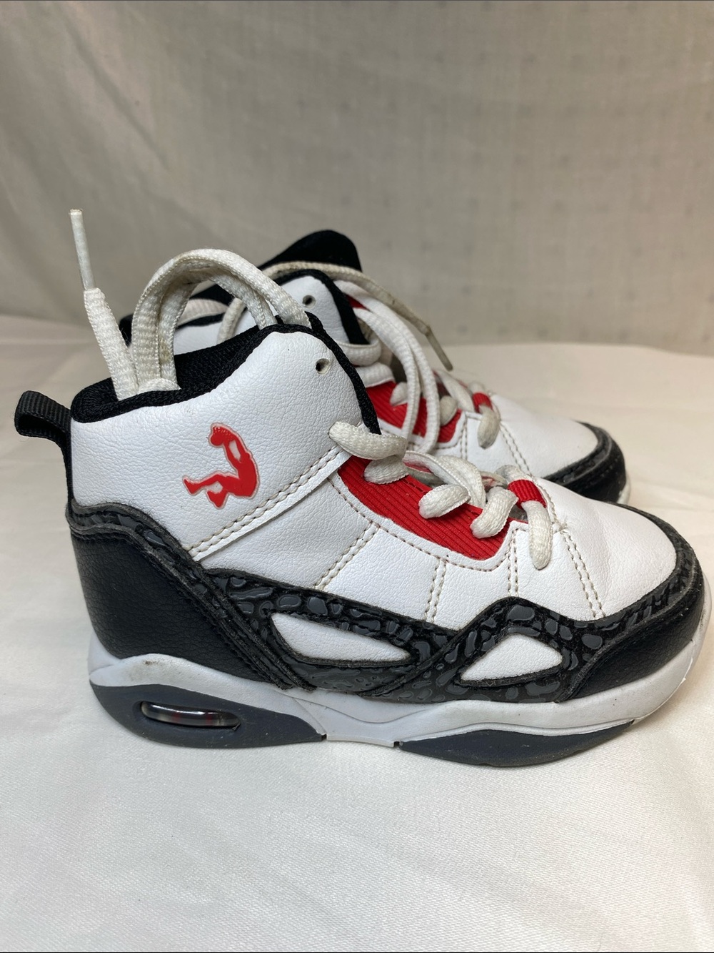Shaq Whistle White  Youth Basketball Shoes/ Sneakers Kids Size 8
